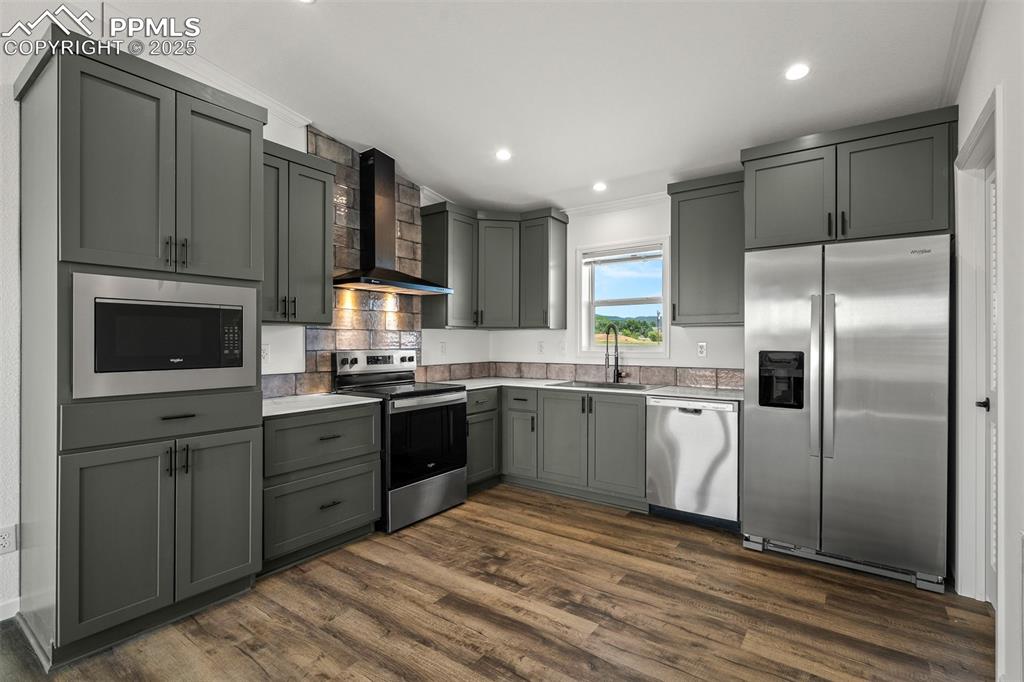 Image 7 of 39: Kitchen