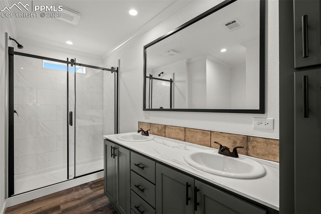Image 9 of 39: Master bath