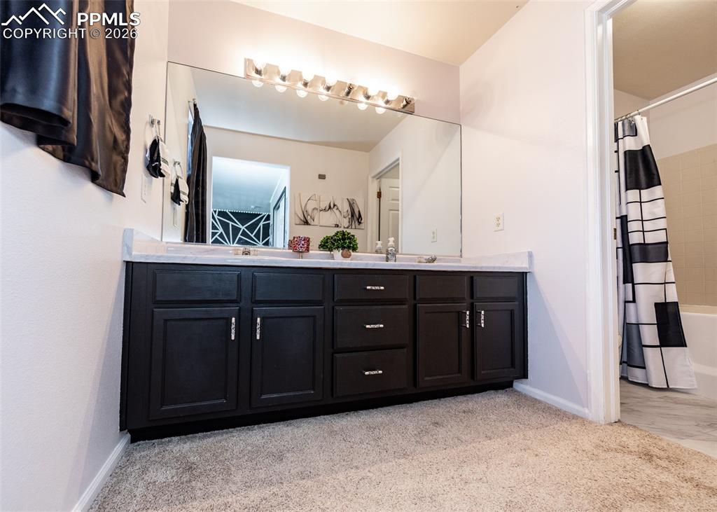 Image 16 of 25: Bathroom