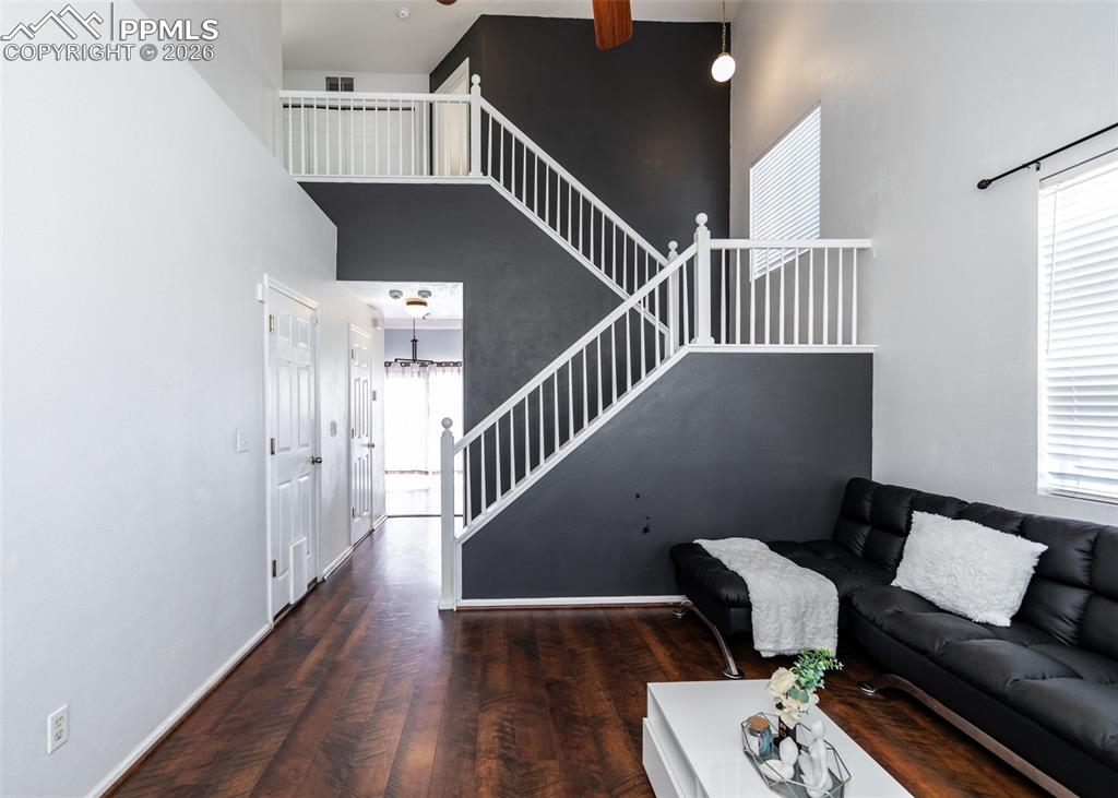 Image 4 of 25: Living Room