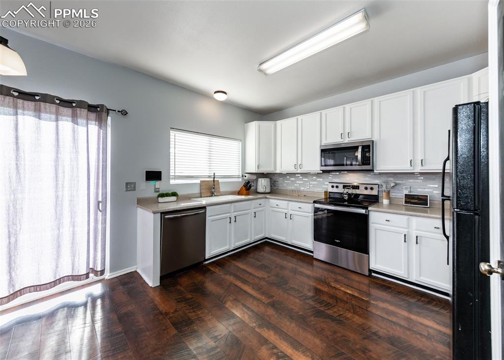 Image 6 of 25: Kitchen