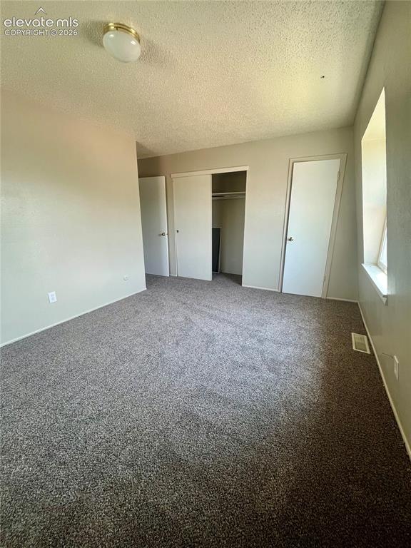 Image 16 of 27: Bedroom