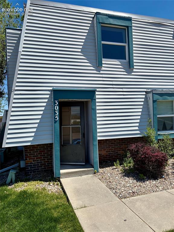 Image 8 of 27: Entry