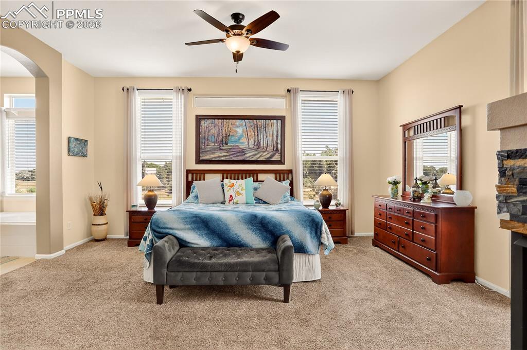 Image 15 of 40: Bedroom