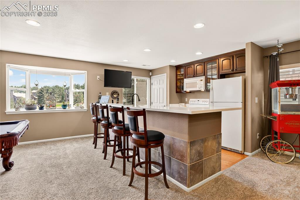 Image 28 of 40: Kitchen