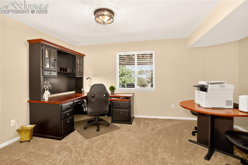 Image 31 of 40: Office