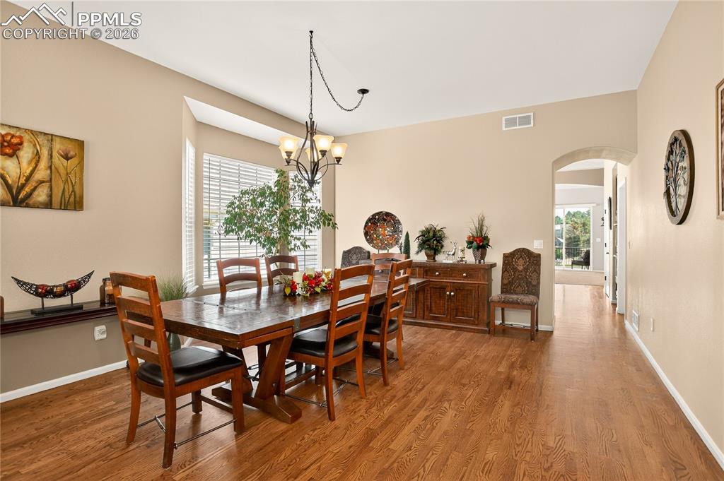 Image 7 of 40: Dining Area