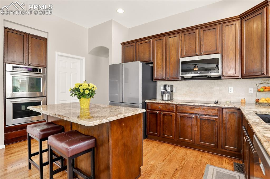 Image 8 of 40: Kitchen