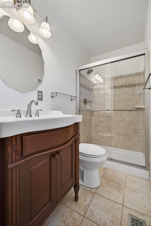 Image 10 of 33: Bathroom