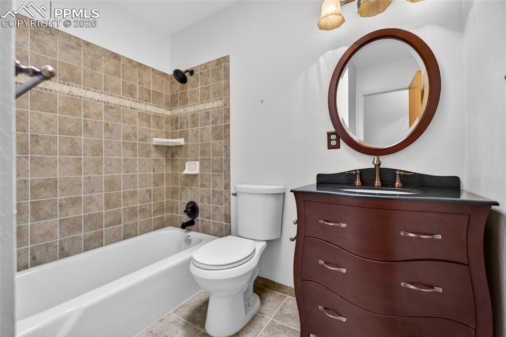 Image 12 of 33: Bathroom