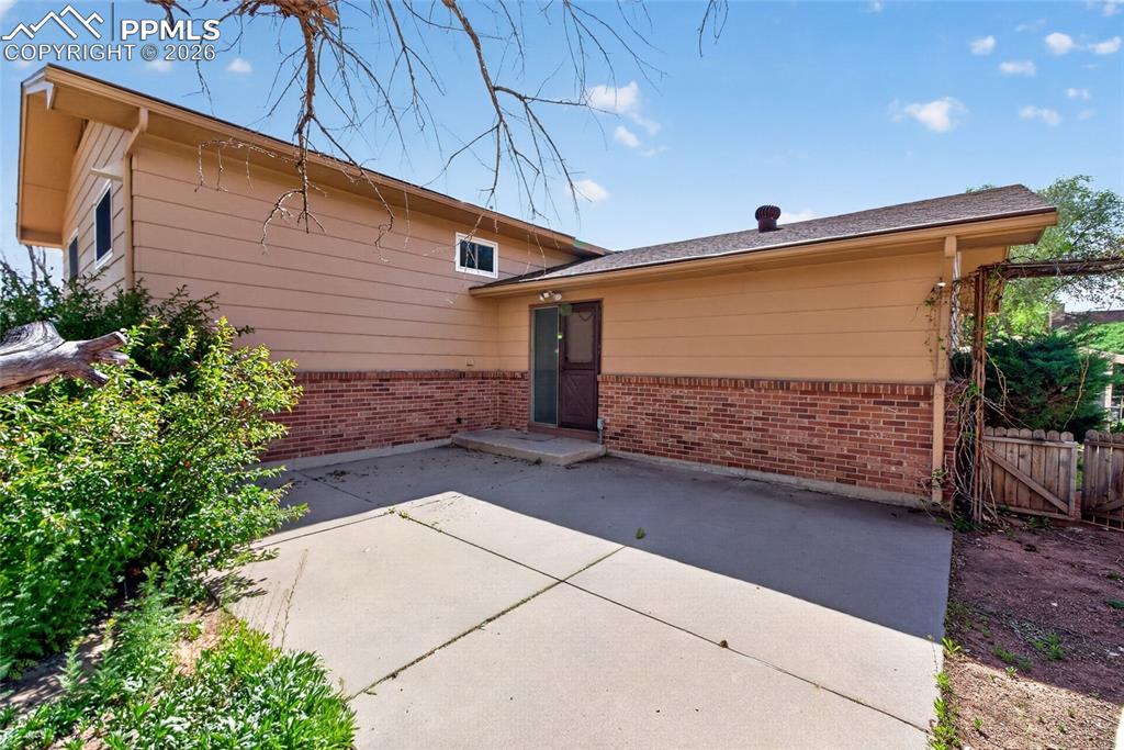 Image 22 of 33: Side of Structure