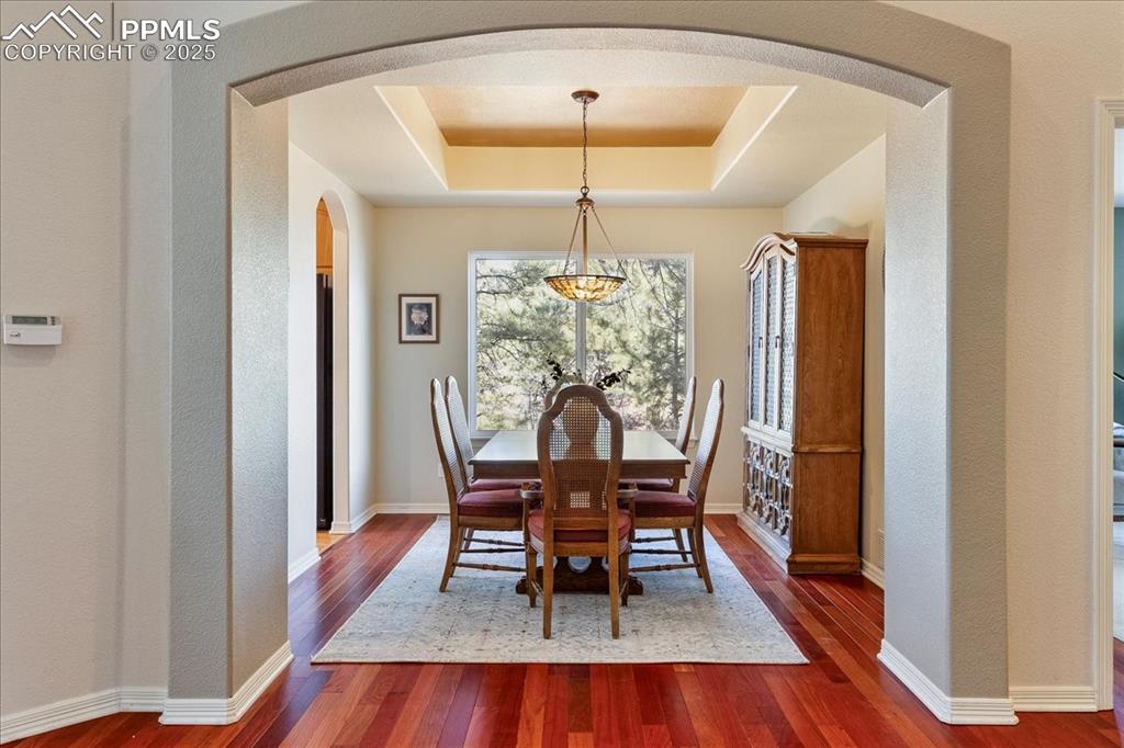 Image 11 of 46: Dining Area