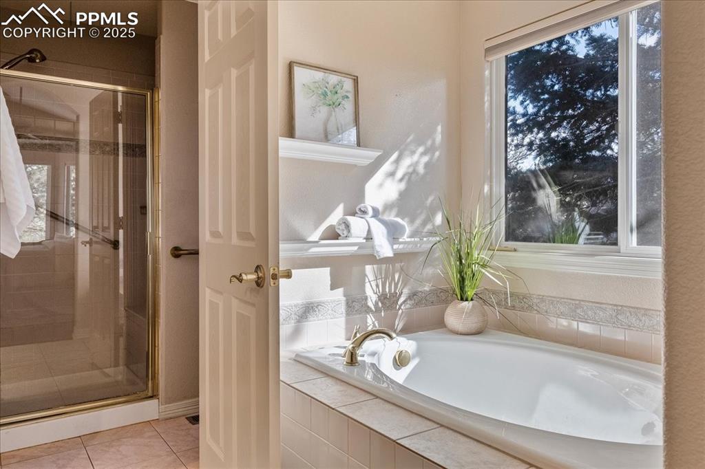 Image 18 of 46: Bathroom