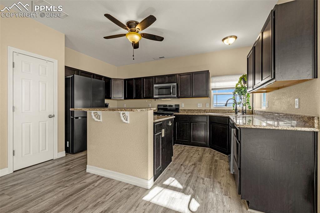 Image 11 of 38: Kitchen