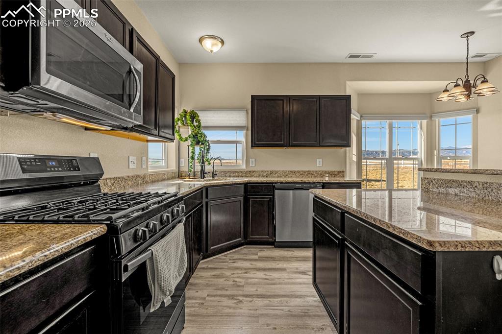 Image 12 of 38: Kitchen