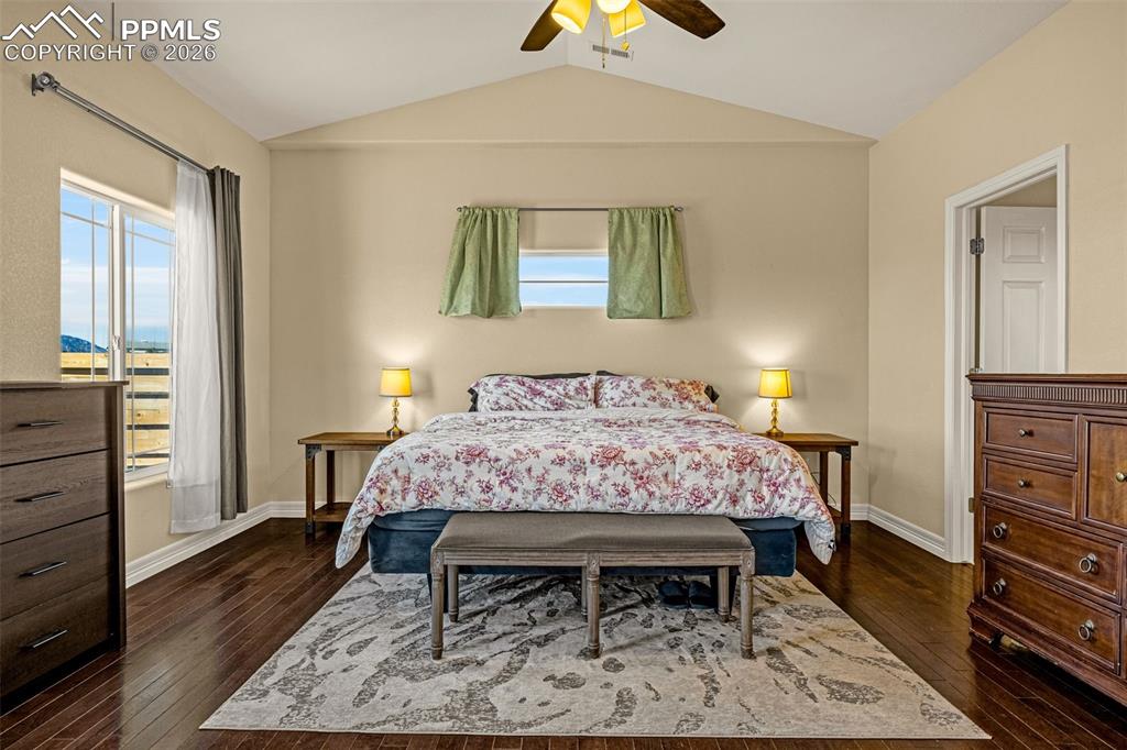 Image 16 of 38: Bedroom