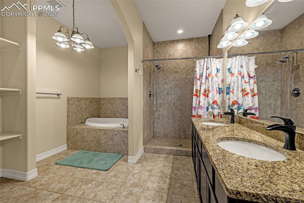 Image 18 of 38: Bathroom