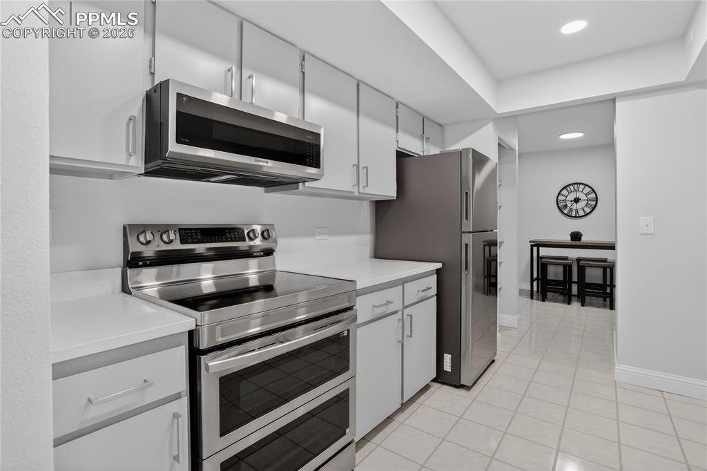 Image 7 of 24: All new stainless steel appliances