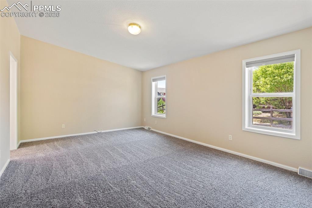 Image 22 of 37: The Primary Bedroom features an ensuite 5-piece bathroom and a walk-in clos