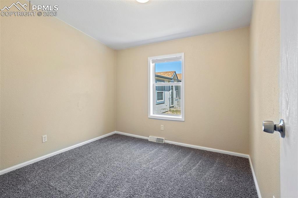 Image 26 of 37: Bedroom