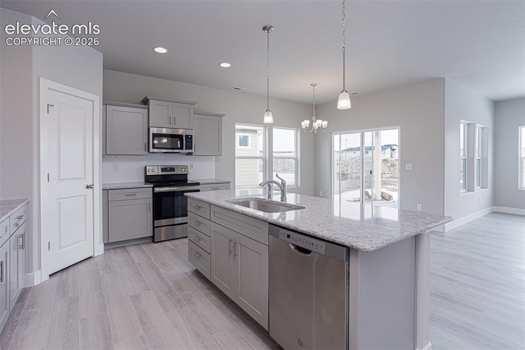 Image 15 of 23: Kitchen