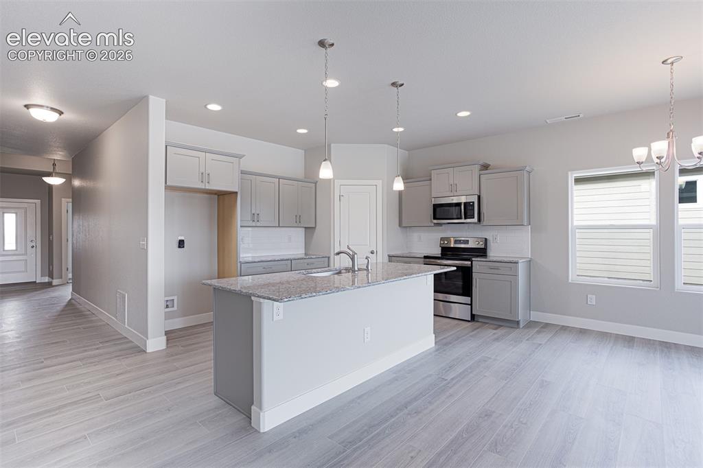 Image 16 of 23: Kitchen