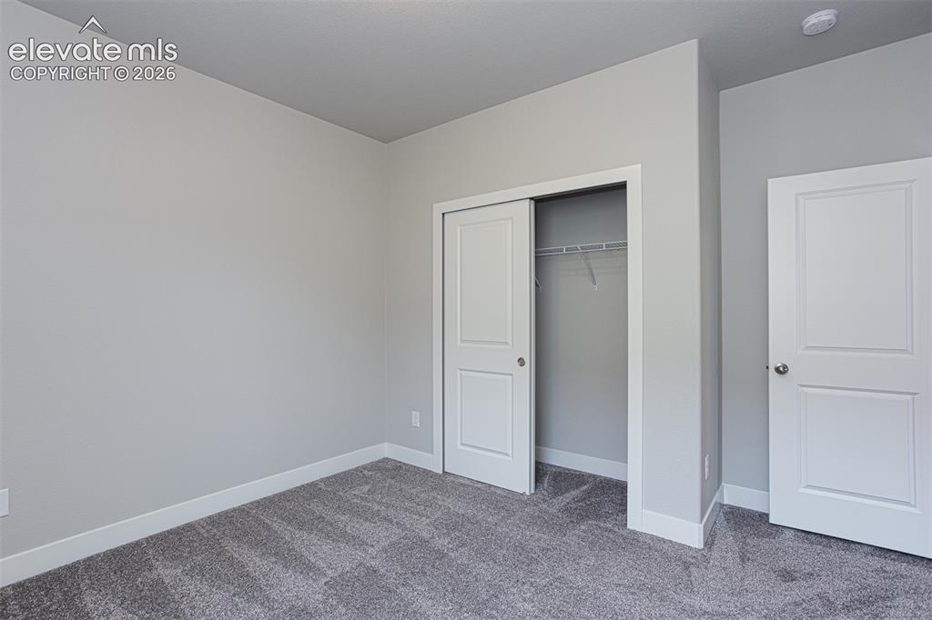 Image 19 of 23: Bedroom