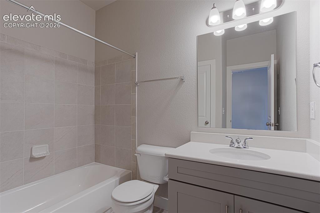 Image 21 of 23: Bathroom