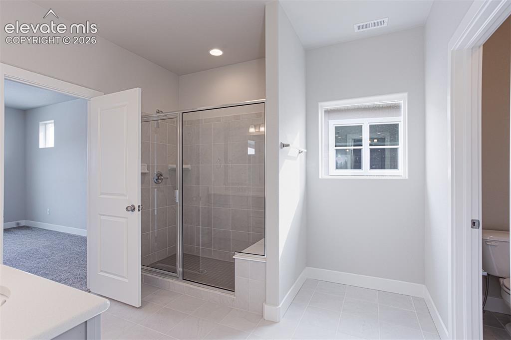 Image 4 of 23: Bathroom