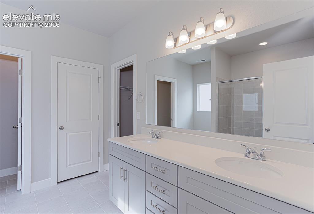 Image 6 of 23: Bathroom