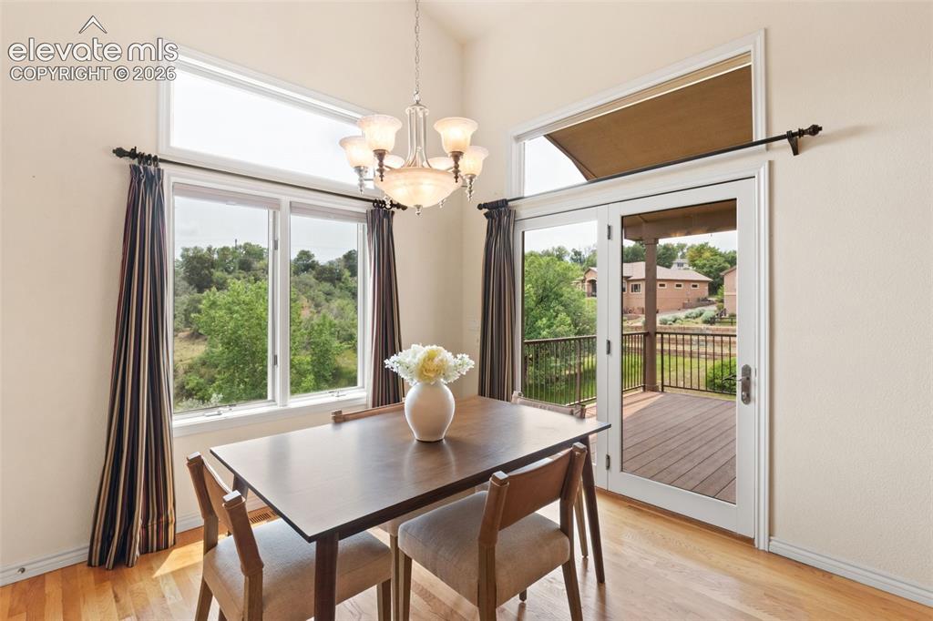 Image 14 of 40: Dining Area
