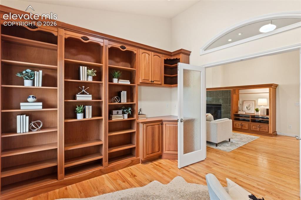 Image 15 of 40: Office