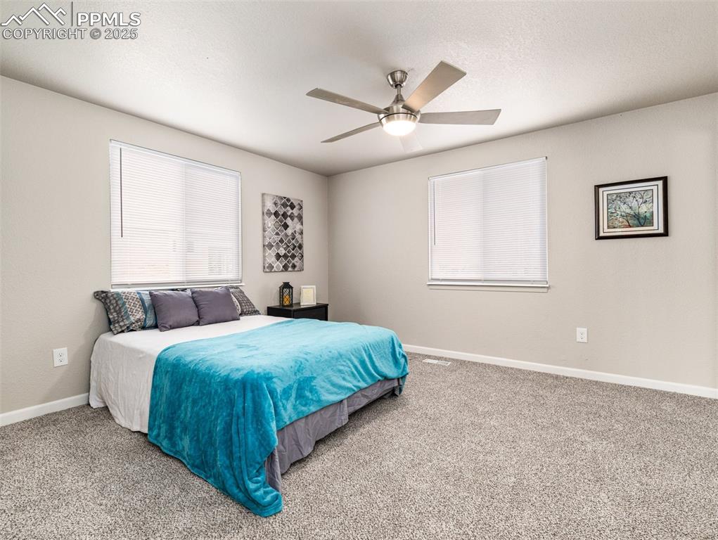 Image 16 of 27: Bedroom