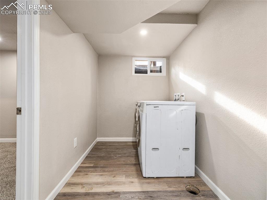 Image 20 of 27: Laundry