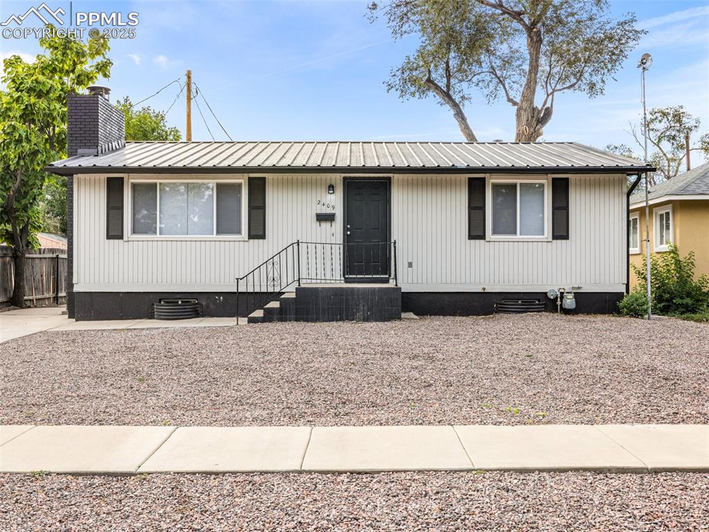 Image 6 of 27: Front of Structure