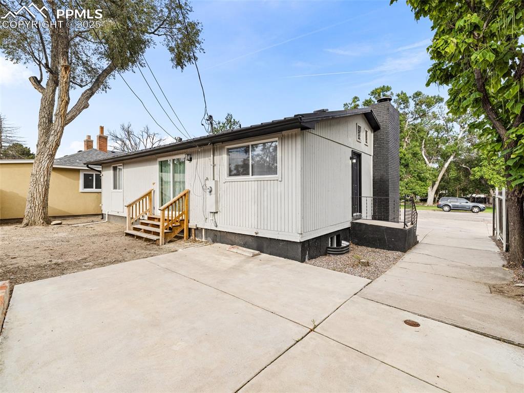 Image 7 of 27: Back of Structure