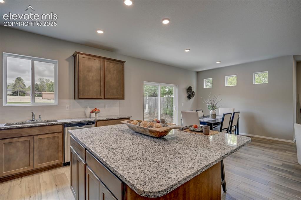 Image 18 of 32: Kitchen