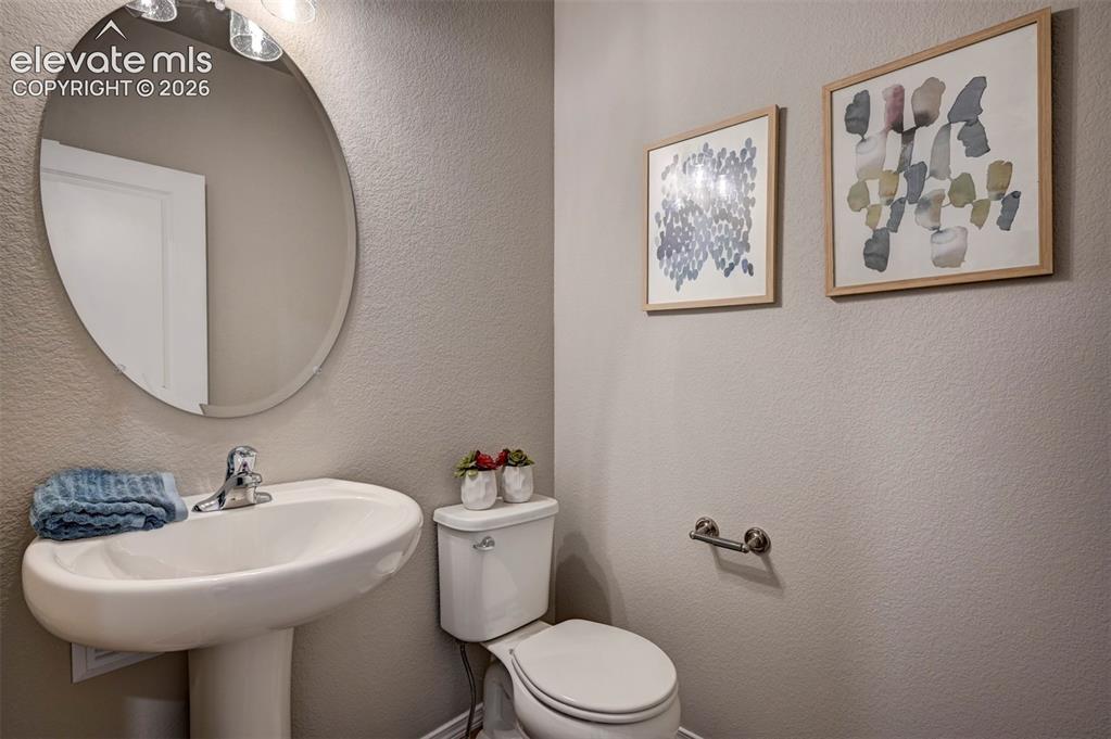 Image 20 of 32: Bathroom