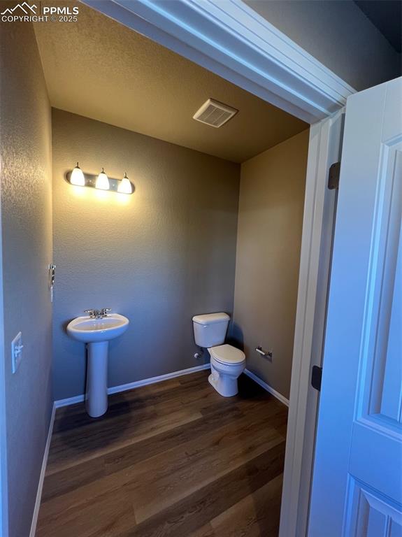 Image 4 of 31: Bathroom