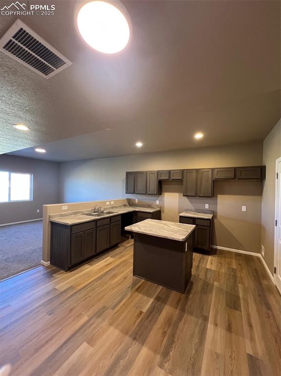 Image 7 of 31: Kitchen