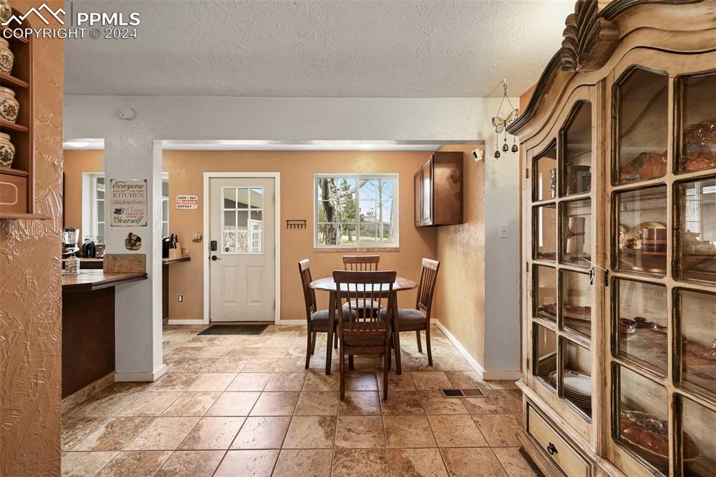 Image 10 of 41: Dining Area