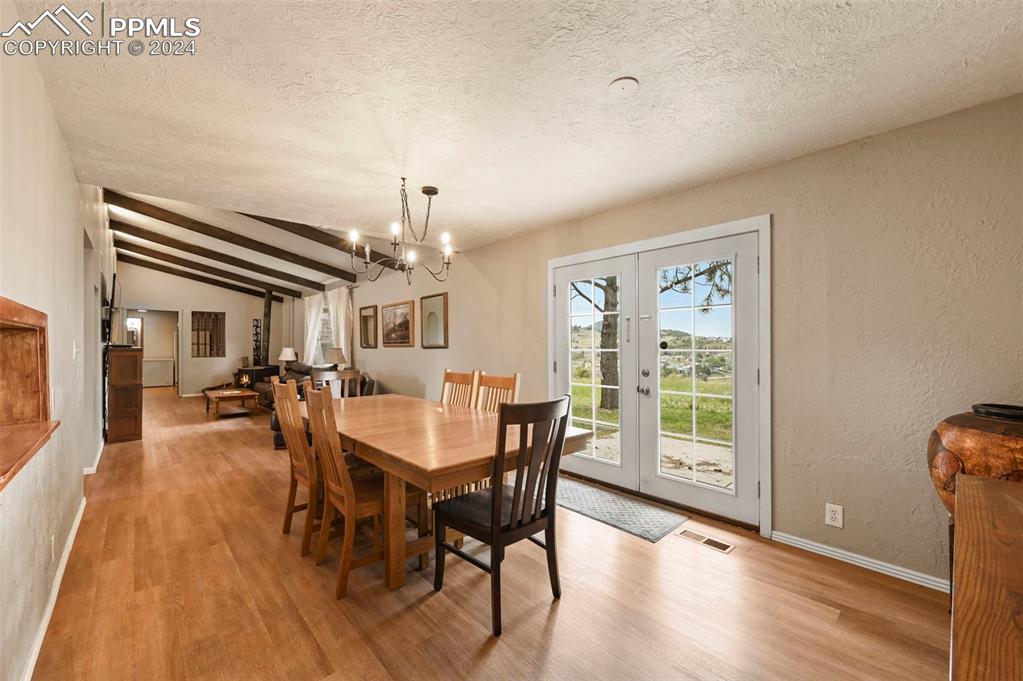 Image 14 of 41: Dining Area