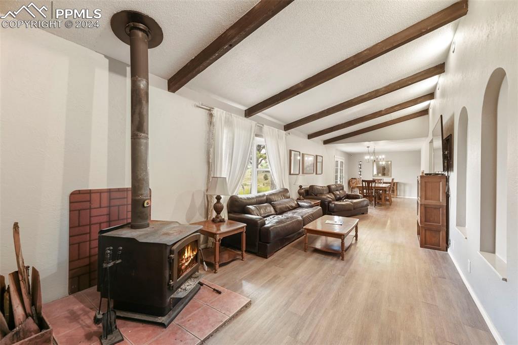 Image 17 of 41: Living Room