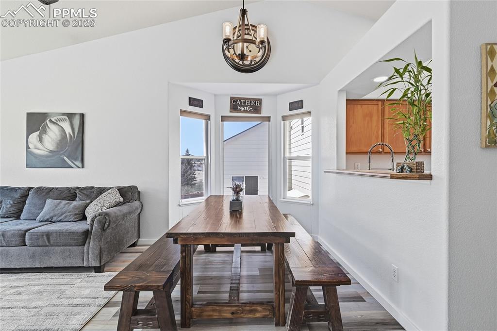 Image 12 of 50: Dining Area