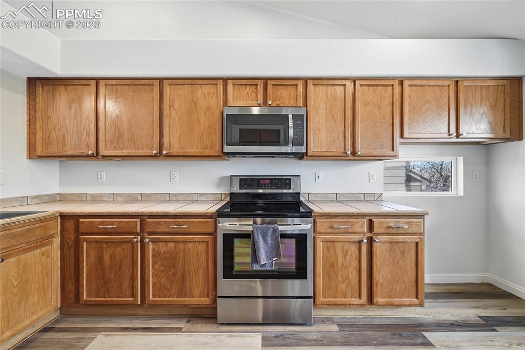 Image 16 of 50: Kitchen
