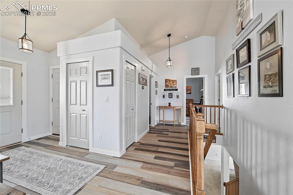 Image 19 of 50: Entry