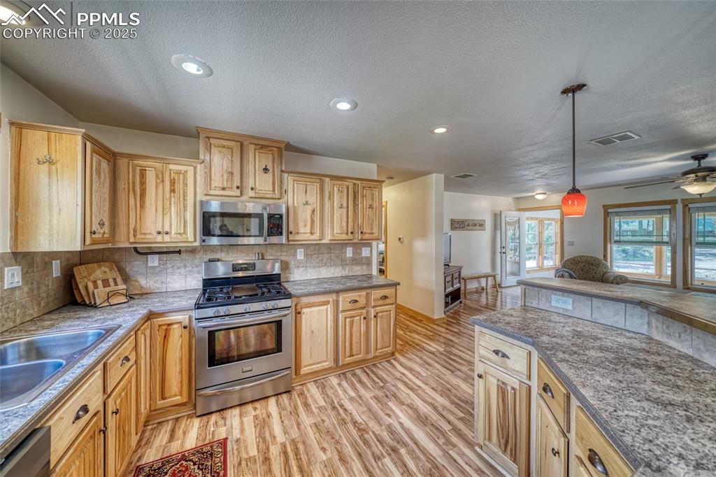 Image 13 of 38: Kitchen