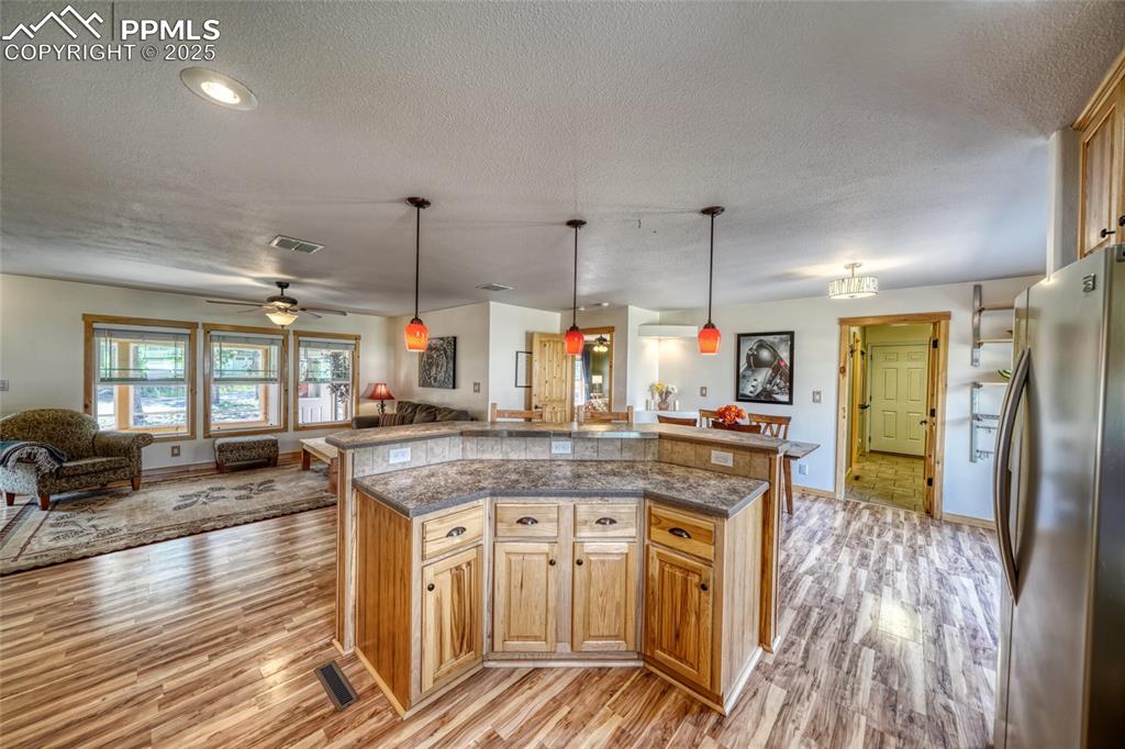 Image 14 of 38: Kitchen
