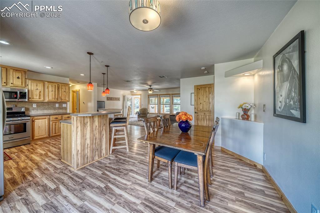Image 15 of 38: Dining Area
