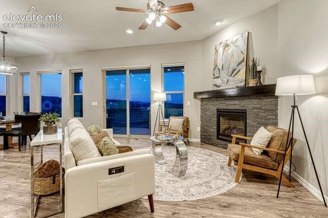 Image 8 of 50: Living Room
